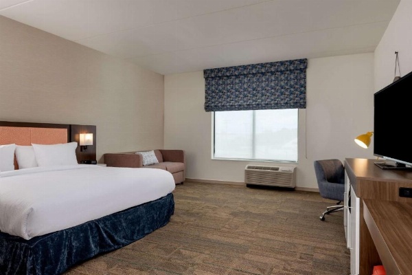 Hampton Inn Baltimore Bayview Campus image 11