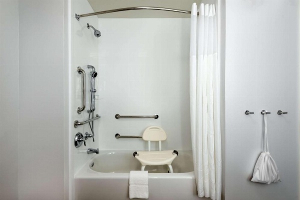 Hampton Inn Baltimore Bayview Campus image 13