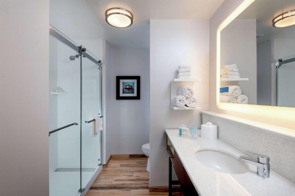 Hampton Inn Baltimore Bayview Campus image 17