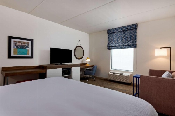 Hampton Inn Baltimore Bayview Campus image 7